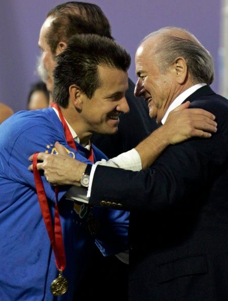 Dunga a Sepp Blatter po finále Copa América. | Foto: Reuters