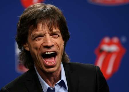 Jendím z těch, kteří vystoupí při letošním SB, je zpěvák Rolling Stones Mick Jagger. | Foto: Reuters