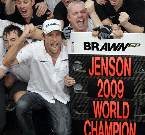 Jenson Button si užívá oslavy | Foto: Sport