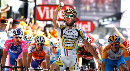 Mark Cavendish slaví vítězství v osmnácté etapě Tour de France | Foto: Reuters