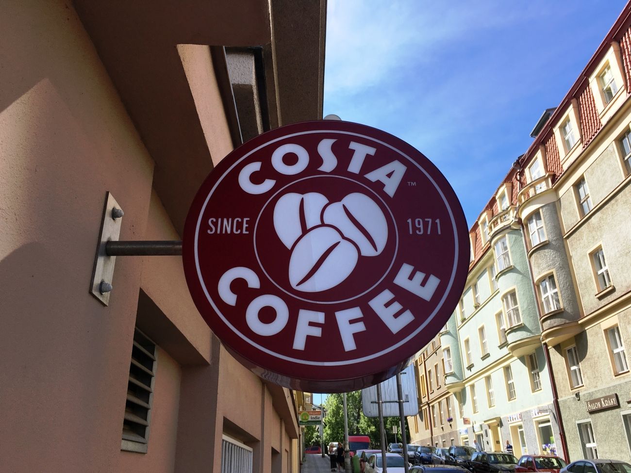 Costa Coffee zamíří do všech krajů. Chce víc poboček i automatů na benzinkách | Aktuálně.cz