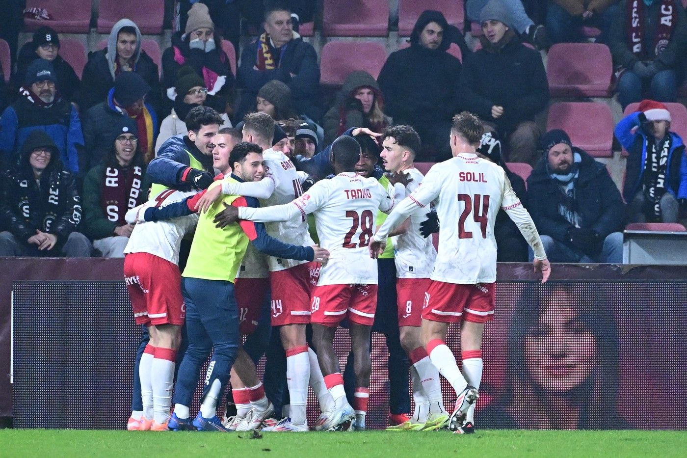 Pardubice nečekaně vyloupily Letnou. Sparta doma dostala čtyři góly