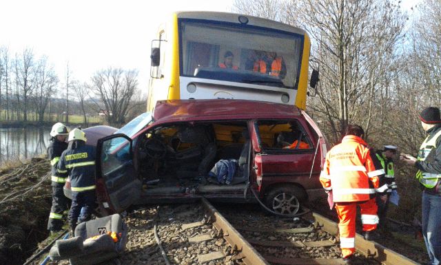 Při nehodě na přejezdu na Chrudimsku zemřeli tři lidé | Foto: Drážní inspekce