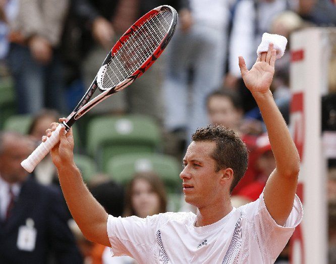 Tenista Philipp Kohlschreiber se raduje z vítězství v prvním kole turnaje Masters v Hamburku nad Kypřanem Baghdatisem. | Foto: Reuters