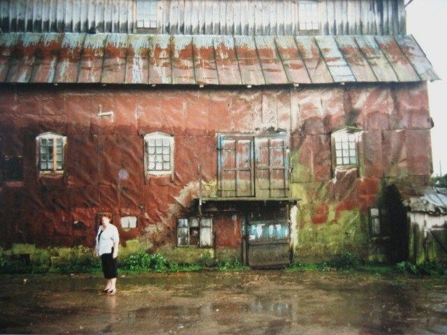 Darina Martinovská u mlýna v Českém Malíně v roce 1997. | Foto: Sdružení Čechů z Volyně a jejich přátel / www.scvp.eu