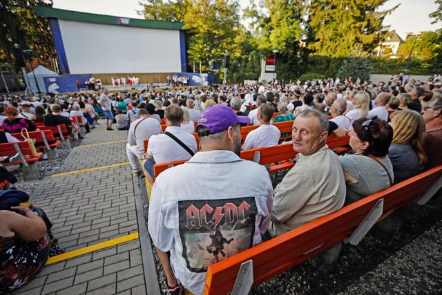 Letošní ročník Slováckého roku je už jednadvacátý, slavnost se ale koná jednou za čtyři roky a má tak stoletou tradici. Novinkou letošního roku  bylo Městečko kyjovských vinařů, které vzniklo v areálu bývalé mlékárny. | Foto: Libor Fojtík