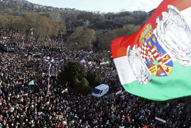 Předovlební mítink strany Fidesz v Budapešti. | Foto: Reuters