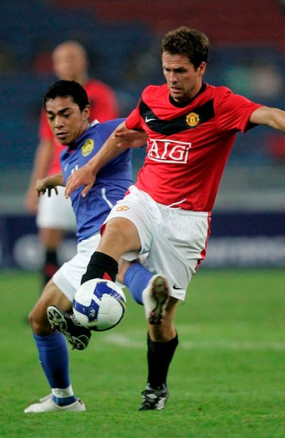 Michael Owen při zápase v Malajsii. | Foto: Reuters