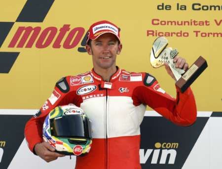 Vítěz Velké ceny Valenci ve třídě MotoGP Troy Bayliss z Austrálie. | Foto: Reuters