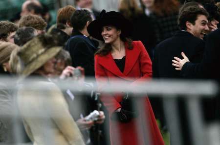 Na slavnostní přísahu prince Williama dorazila i jeho přítelkyně Kate Middletonová. | Foto: Reuters