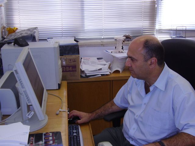 Šmuel Šapira, zástupce ředitele jeruzalémské nemocnice Beit Hadassah, se zabývá medicínou terorismu. | Foto: Martin Novák