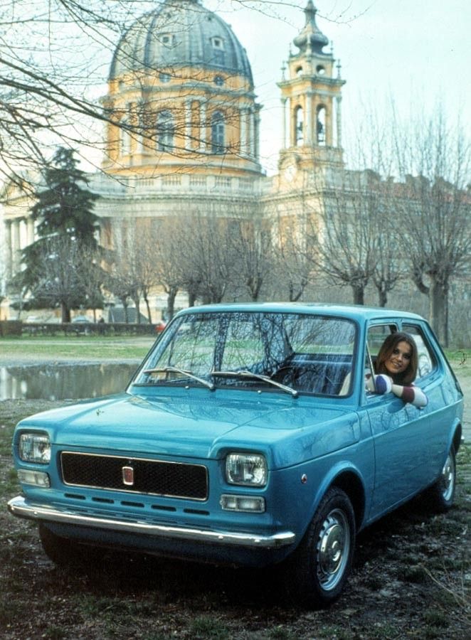 Také "stosedmadvacítka" se dočkala ocenění Evropské auto roku v roce 1972. Vyráběla se do roku 1983, kdy ji nahradilo modernější Uno. | Foto: Fiat