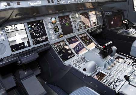 Kokpit obřího letounu Airbus A380 | Foto: Reuters