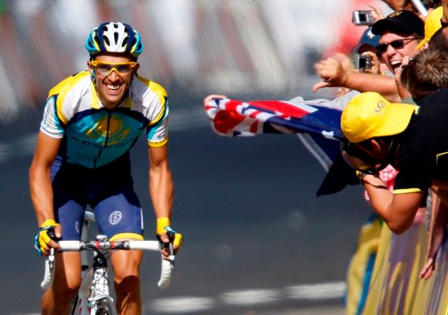 Alberto Contador při sedmé etapě Tour de France nakonec předstihl v celkovém pořadí kolegu Lance Armstronga. | Foto: Reuters