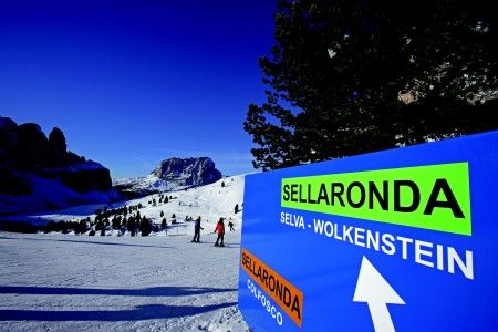 Ukazatel na Sella Rondu v údolí Val Gardena | Foto: Frieder Blickle