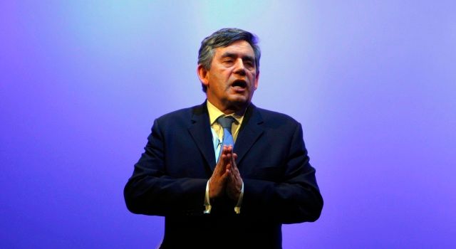 Gordon Brown mluví před britskými sestrami | Foto: Reuters