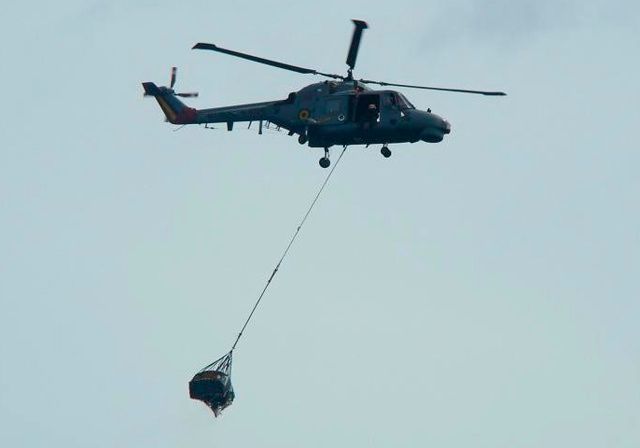 Brazilský Black Hawk převáží trosky z letu AF 447. | Foto: Reuters