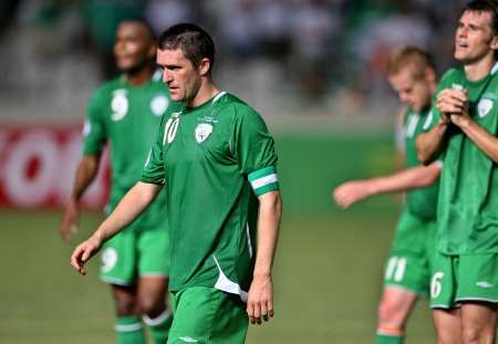 Fotbalisté Irska (vpředu Robbie Keane) po prohře v kvalifikačním zápase na Kypru. | Foto: Reuters