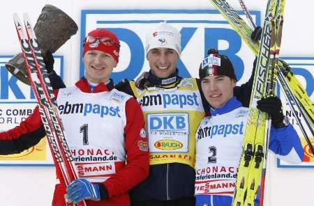 Pavel Churavý, Jason Lamy Chapuis a Alessandro Pittin na stupních vítězů | Foto: Reuters