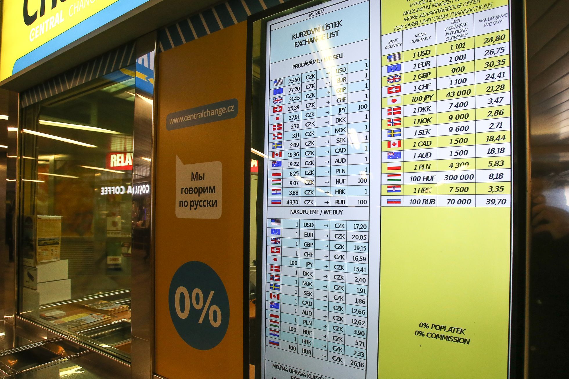 Foto: Legální okrádání před zraky policie i ČNB. Vyzkoušeli jsme, jak  směnárny šidí turisty - Aktuálně.cz
