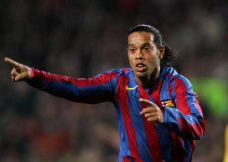 Barcelonský Ronaldinho se raduje z gólu v síti Chelsea. | Foto: Aktuálně.cz