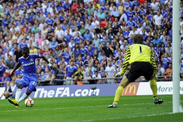 Community Shield 2010: Jediný gól Chelsea v závěru zápasu vsítil Salomon Kalou. | Foto: Reuters