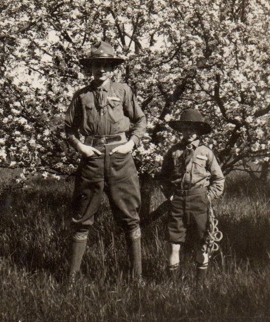 Když starší z bratrů, Tony, obnovil v pražských Dejvicích skautský oddíl, Pavel v rámci něj založil družinu Bizonů. | Foto: Archiv Cindy Dyck