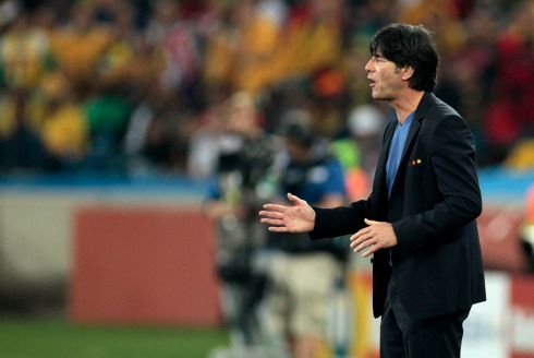 Německý trenér Joachim Löw měl důvod být spokojený. Žádný tým na turnaji dosud nepředvedl tak atraktivní fotbal. | Foto: Reuters