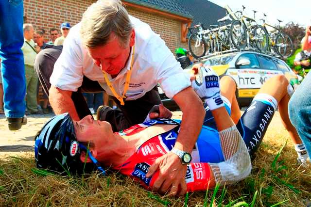 Nehoda stihla o den později i Franka Schlecka, bratra současného vedoucího muže Tour Andyho. | Foto: Reuters