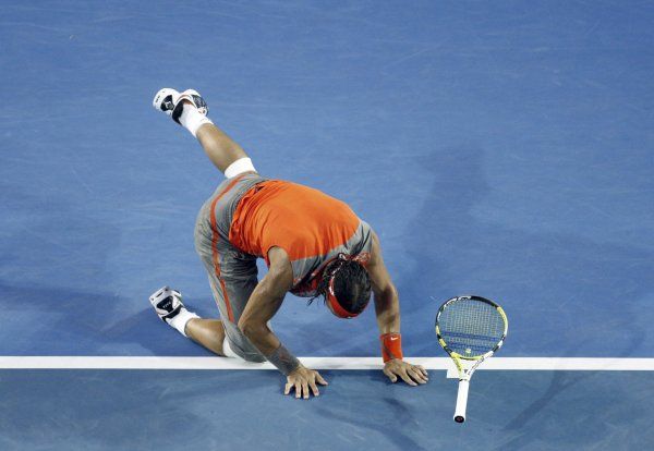 Španělský tenista Rafael Nadal padl. Na Australian Open škobrtnula světová dvojka v semifinále o nenasazeného Francouze Jo-Wilfrieda Tsongu. | Foto: Reuters