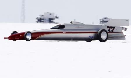 Aerodynamický vůz No Nitro Hammond za jízdy. | Foto: Reuters