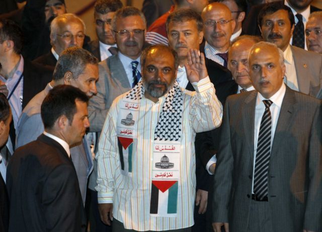 Šéf IHH Bülent Yildirim dnes ráno po příletu do Istanbulu. | Foto: Reuters