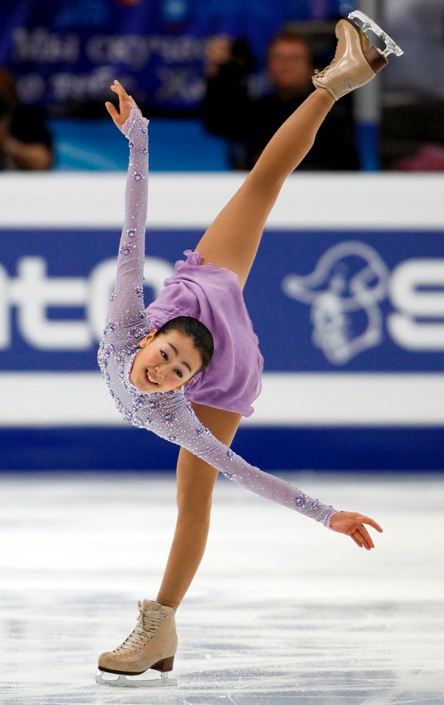 Mao Asadová na ledě moskevské haly působila jistěji. Na lepší než šesté místo to ale obhájkyni světového zlata nestačilo. | Foto: Reuters