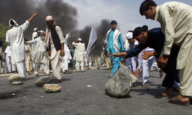 Protest v afghánské provincii Nangarhár. | Foto: Reuters