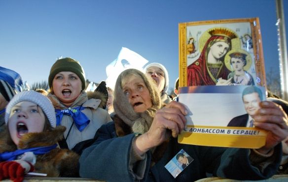 Příznivci Viktora Janukovyče na mítinku v Doněcku | Foto: Reuters