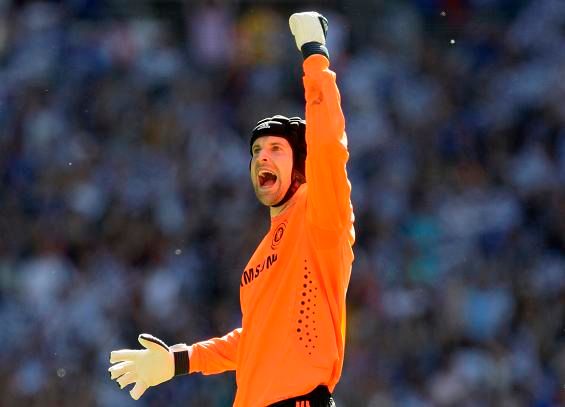 Petr Čech se raduje z vítězství | Foto: Reuters