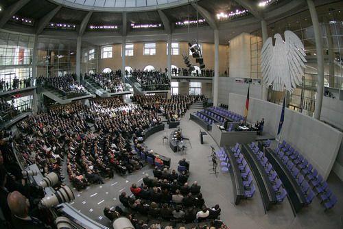 Spolkové shromáždění volí prezidenta na pět let. | Foto: Reuters