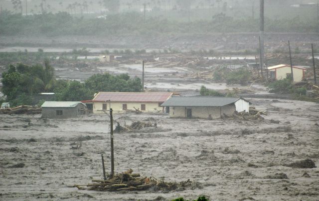 Podle tchaj-wanských meteorologů dosahovala rychlost větru až 108 kilometrů v hodině. | Foto: Reuters