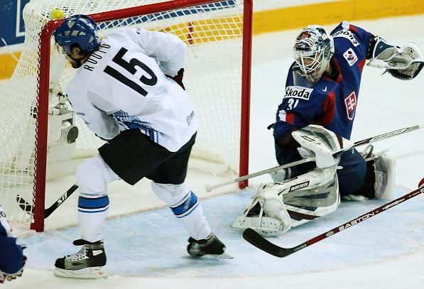 Peter Budaj posílil Slovensko z NHL. Ale ani on nepomohl k úspěchu | Foto: Reuters