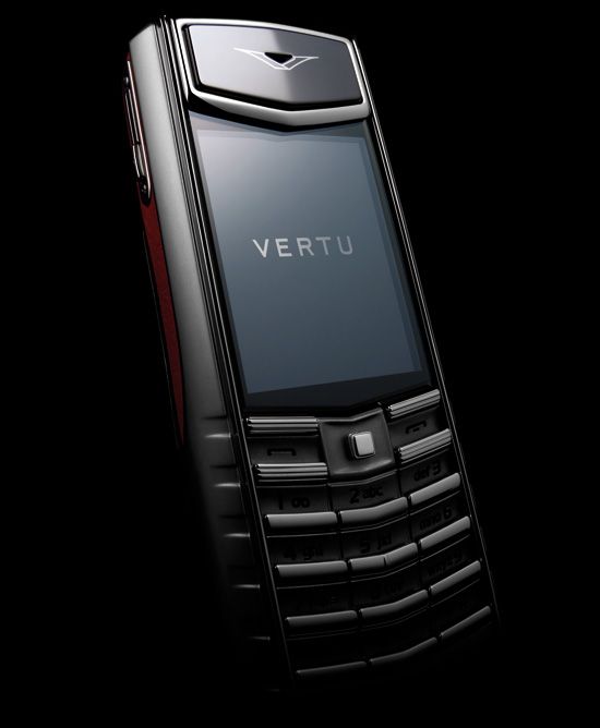 Doporučená maloobchodní cena telefonu Vertu Ascent začíná na 126 900 Kč. | Foto: Vertu