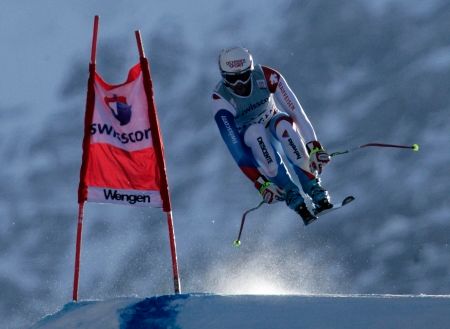 Švýcar Didier Defago vyhrál závod světového poháru nve sjezdu na domácím svahu Lauberhorn. | Foto: Václav Rojík