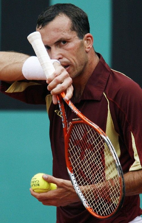 Český tenista Radek Štěpánek při zápase druhého kola Roland Garros proti Francouzovi Roger-Vasselinovi. | Foto: Reuters