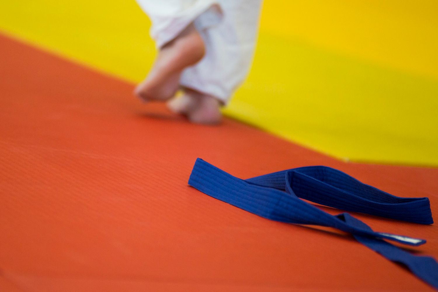 Ruští judisté vystupují ze tmy. Na turnajích budou mít státní hymnu i vlajku