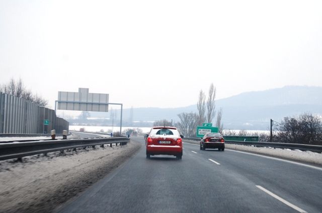 U Mladé Boleslavi již byl pouze mokrý asfalt | Foto: Radek Pecák