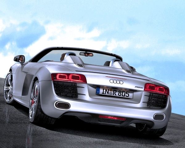 Audi R8 pokoří rychlost 300 kilometrů v hodině. Nejslabší verze má osmiválcový motor s výkonem 430 koní. Cena? 2 949 100 korun. | Foto: Aktuálně.cz