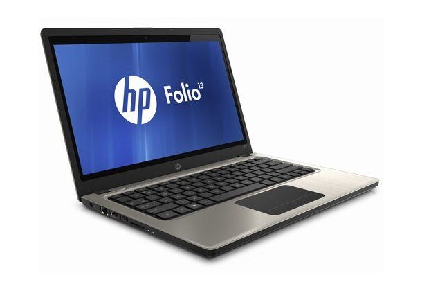 HP Folio 13 - ultrabook s Windows 7 a SSD Americká společnost Hewlett-Packard oficiálně představila svůj první ultrabook s označením Folio 13. Úhlopříčka displeje BrightView HD je 13,3 palce. Klávesnice je podsvícená. O výkon ultrabooku se stará procesor Intel Core i5-2467M taktovaný na 1,6 GHz s integrovanou grafickou kartou Intel HD Graphics 3000. Velikost operační paměti RAM je 4 GB. Kapacitu interní úložné paměti zabezpečuje SSD 128 GB. Rozměry ultrabooku jsou 22,02 x 31,85 x 1,8 cm. Hmotnost 1,5 kg. Na trhu by měl být dostupný během tohoto týdne za cenu od 25 000 korun. | Foto: HP.COM