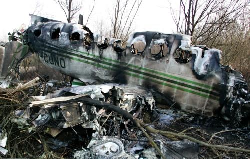 FREIBURG (Německo) - Vrak letounu Beechcraft 350, který se 13. ledna zřítil do lesa poblíž jihoněmeckého Freiburgu. Při nehodě, jejíž příčiny zatím nejsou známy, zahynuli oba piloti. | Foto: Aktuálně.cz