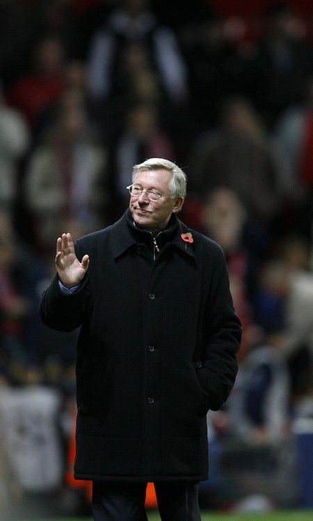 Alex Ferguson před utkáním Ligy mistrů s Dynamem Kyjev. | Foto: Reuters