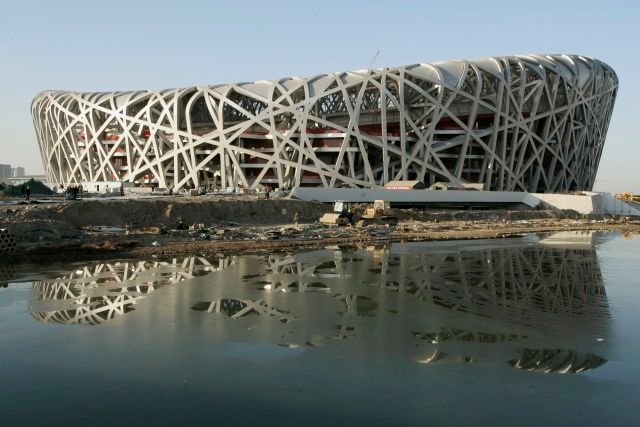 Takto vypadá olympijský stadion při celkovém pohledu z venku. Jeho stavba přijde na 400 milionů dolarů. | Foto: Reuters