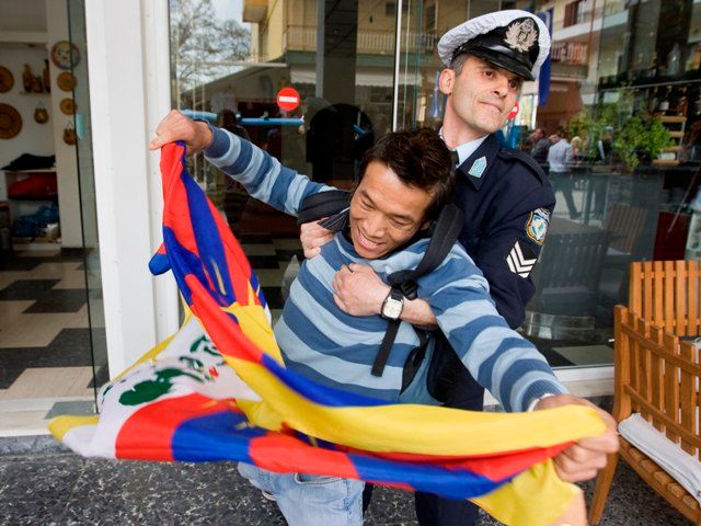 Demonstrant podporující nezávislost Tibetu | Foto: Reuters